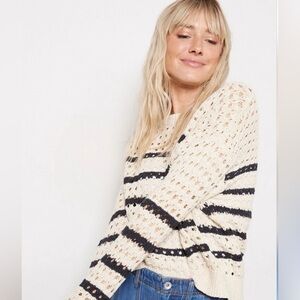 Evereve Striped Knit Sweater - Cream and Black